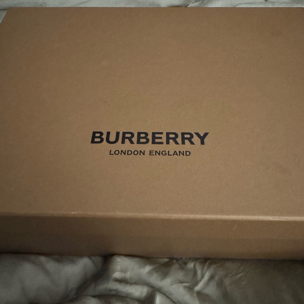 BURBERRY
ARTHUR CHECKERED SNEAKER - Picture 11 of 12